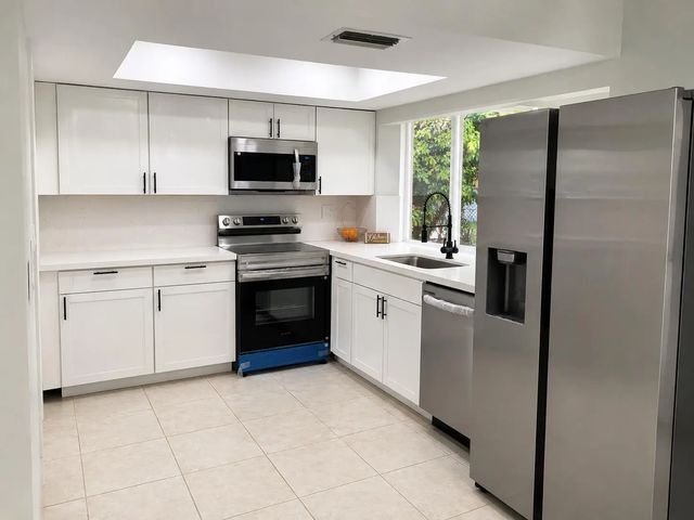 3 of 35 - 4827 Nw 43rd Court, Lauderdale Lakes, FL
