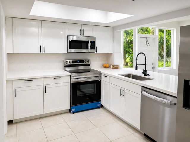 4 of 35 - 4827 Nw 43rd Court, Lauderdale Lakes, FL