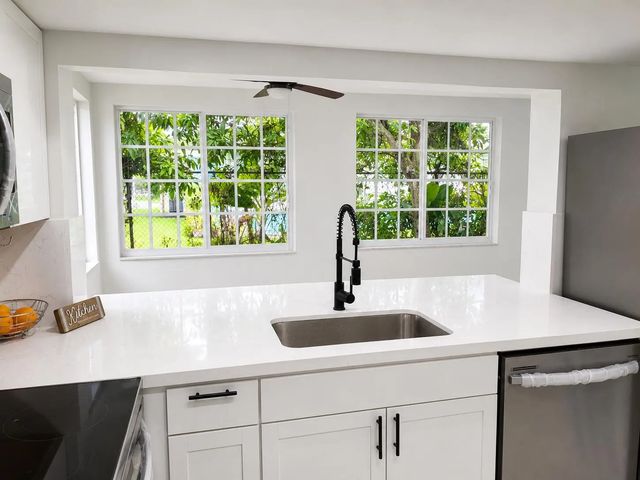 5 of 35 - 4827 Nw 43rd Court, Lauderdale Lakes, FL