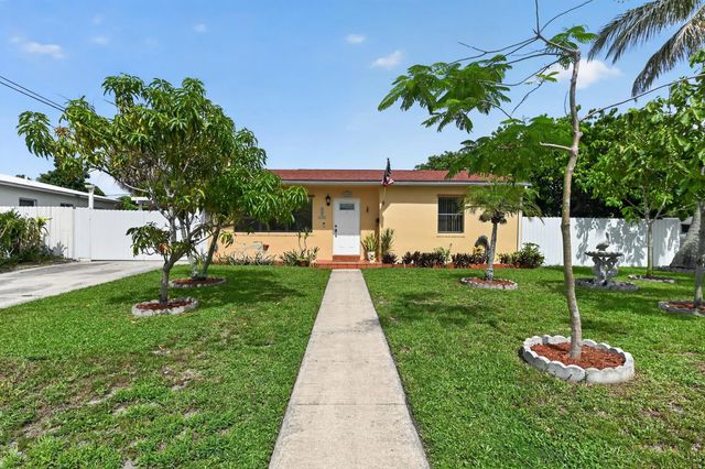 2 of 29 - 5826 Churchill Court, West Palm Beach, FL