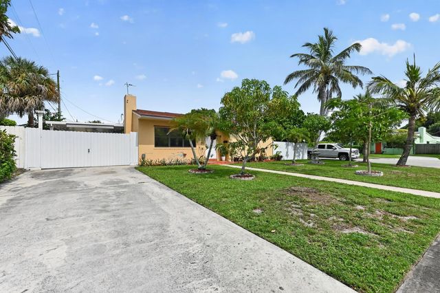 3 of 29 - 5826 Churchill Court, West Palm Beach, FL