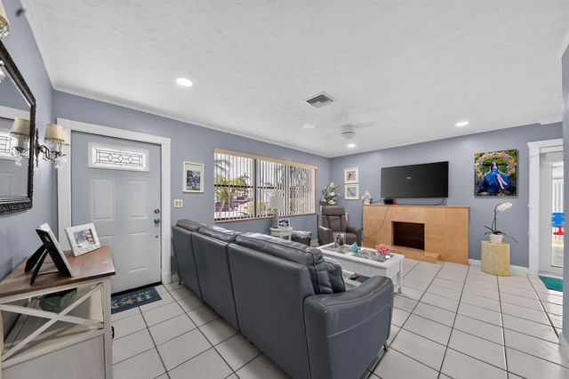 4 of 29 - 5826 Churchill Court, West Palm Beach, FL