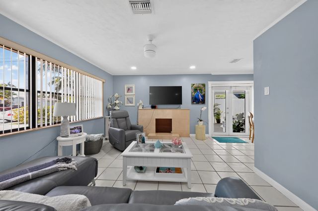 5 of 29 - 5826 Churchill Court, West Palm Beach, FL