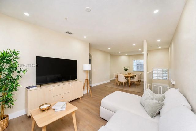 5600 Nw 114th Place #209, Doral