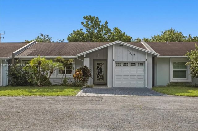 450 E Lakewood Circle E #b, Margate