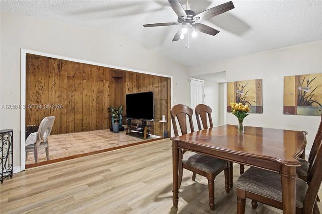 5 of 23 - 450 E Lakewood Circle E #b, Margate, FL