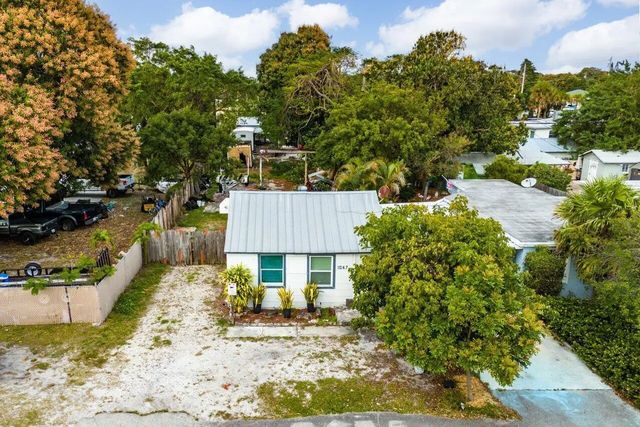 3 of 9 - 1047 Miner Road, Lake Worth, FL