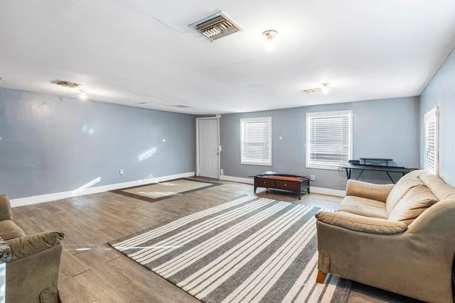 4 of 9 - 1047 Miner Road, Lake Worth, FL