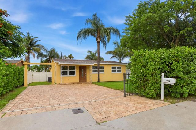 2 of 39 - 939 Charles Street, West Palm Beach, FL