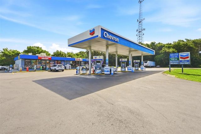 2590 Recker Highway, 
