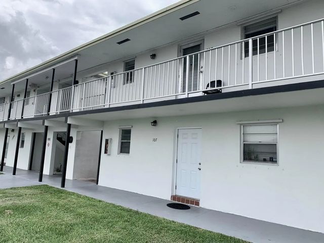 1113 Lake Terrace #107, Boynton Beach
