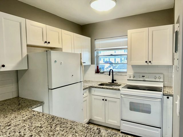 3 of 22 - 1113 Lake Terrace #107, Boynton Beach, FL