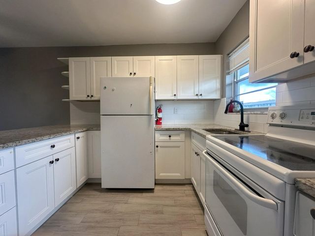 4 of 22 - 1113 Lake Terrace #107, Boynton Beach, FL