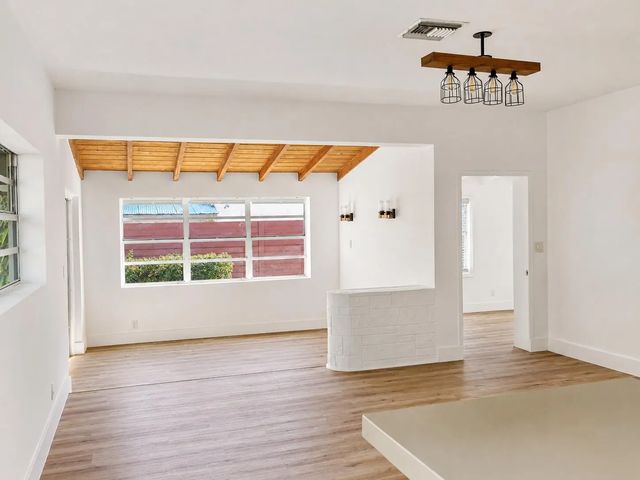 4 of 29 - 819 Ne 2nd Court, Hallandale Beach, FL