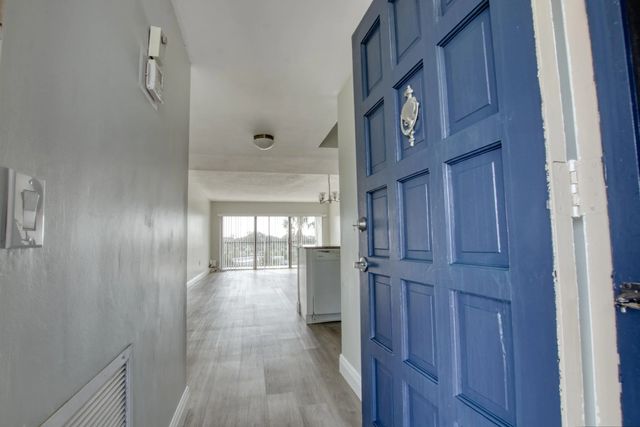 2 of 11 - 4254 D Este Court #304, Lake Worth, FL