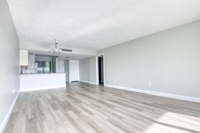 4 of 11 - 4254 D Este Court #304, Lake Worth, FL