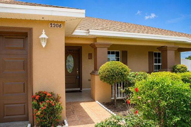 4 of 30 - 1206 Ne 5th Avenue, Cape Coral, FL