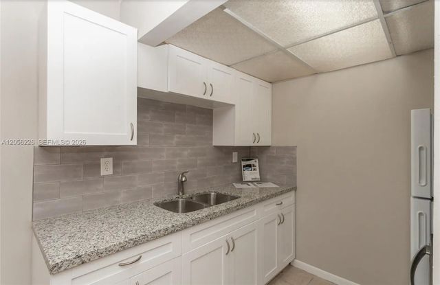 2145 Pierce Street #218, Hollywood