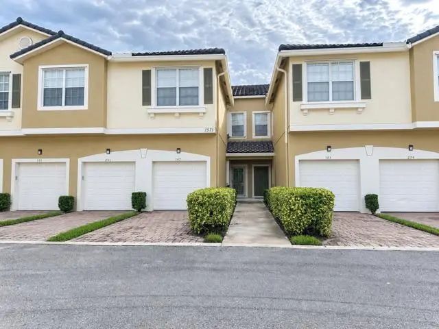 1571 Se Hampshire Way #102, Stuart