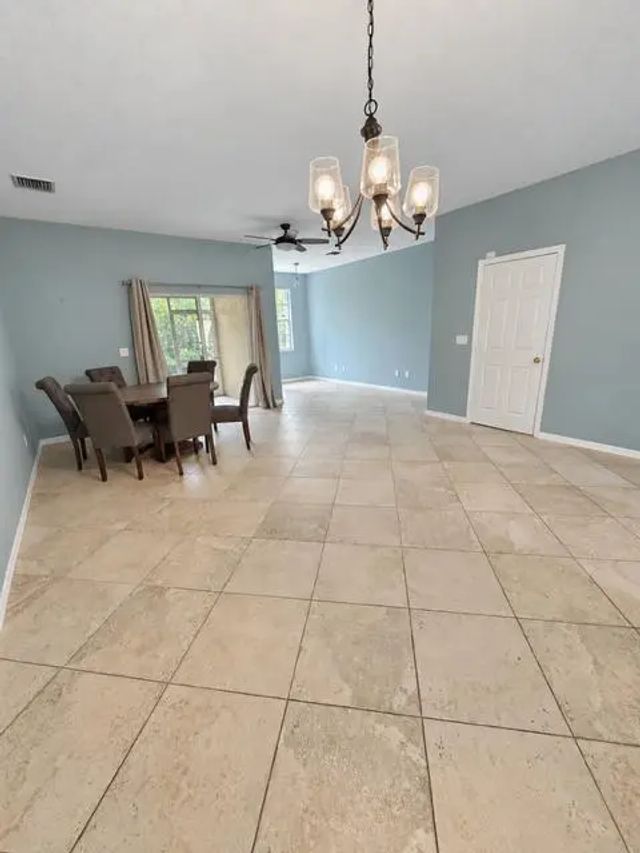 5 of 18 - 1571 Se Hampshire Way #102, Stuart, FL