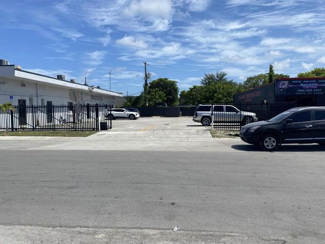 2 of 5 - 1000 S 56th Avenue, Hollywood, FL