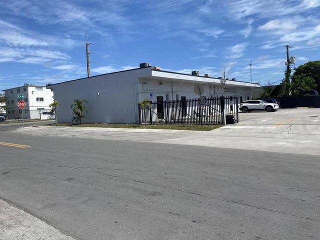 3 of 5 - 1000 S 56th Avenue, Hollywood, FL