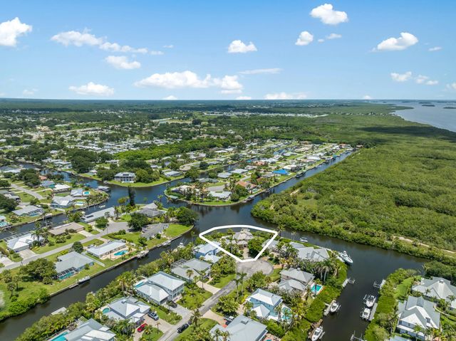 5 of 61 - 2165 6th Court Se, Vero Beach, FL