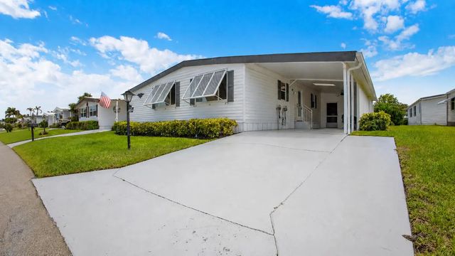 2 of 59 - 140 Ne Pinelake Village Boulevard, Jensen Beach, FL