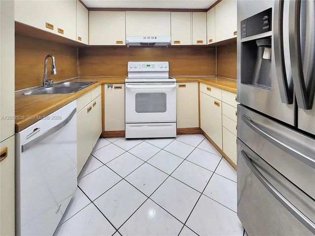 3 of 24 - 9070 Sw 125th Avenue #a203, Miami, FL