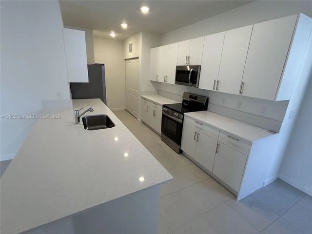2 of 15 - 3000 Park Place, Dania Beach, FL