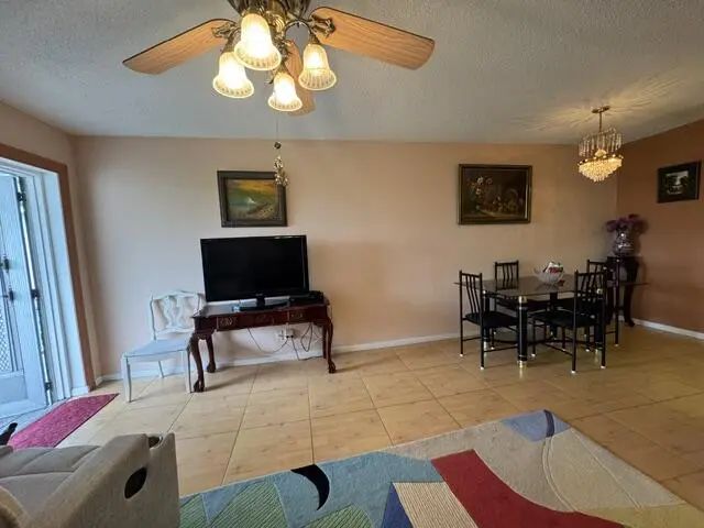 2 of 26 - 39 Dorchester B #39, West Palm Beach, FL
