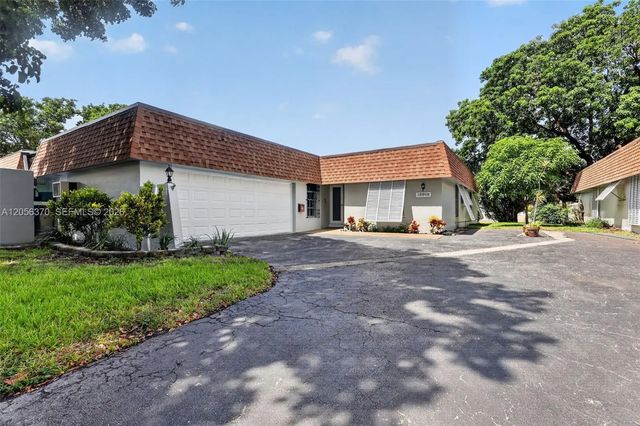 18808 W Lake Drive, Hialeah
