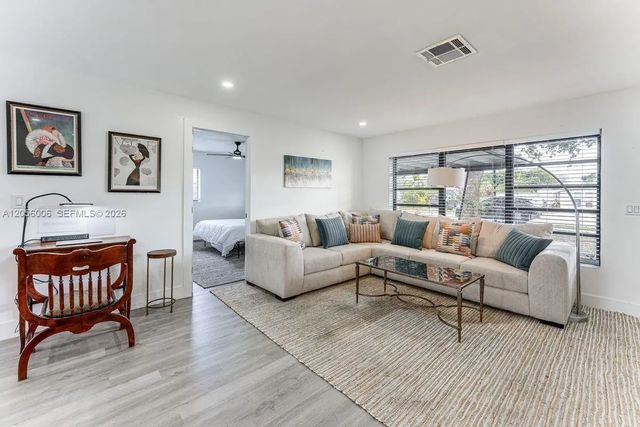 4 of 23 - 600 N 66th Terrace, Hollywood, FL