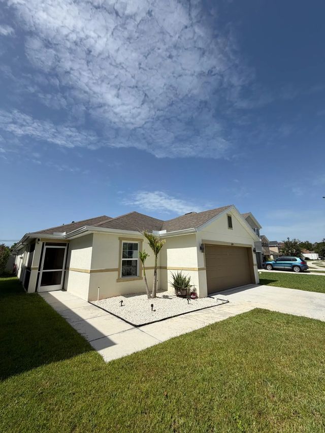 5670 Nw Pine Trail Circle, Port St. Lucie