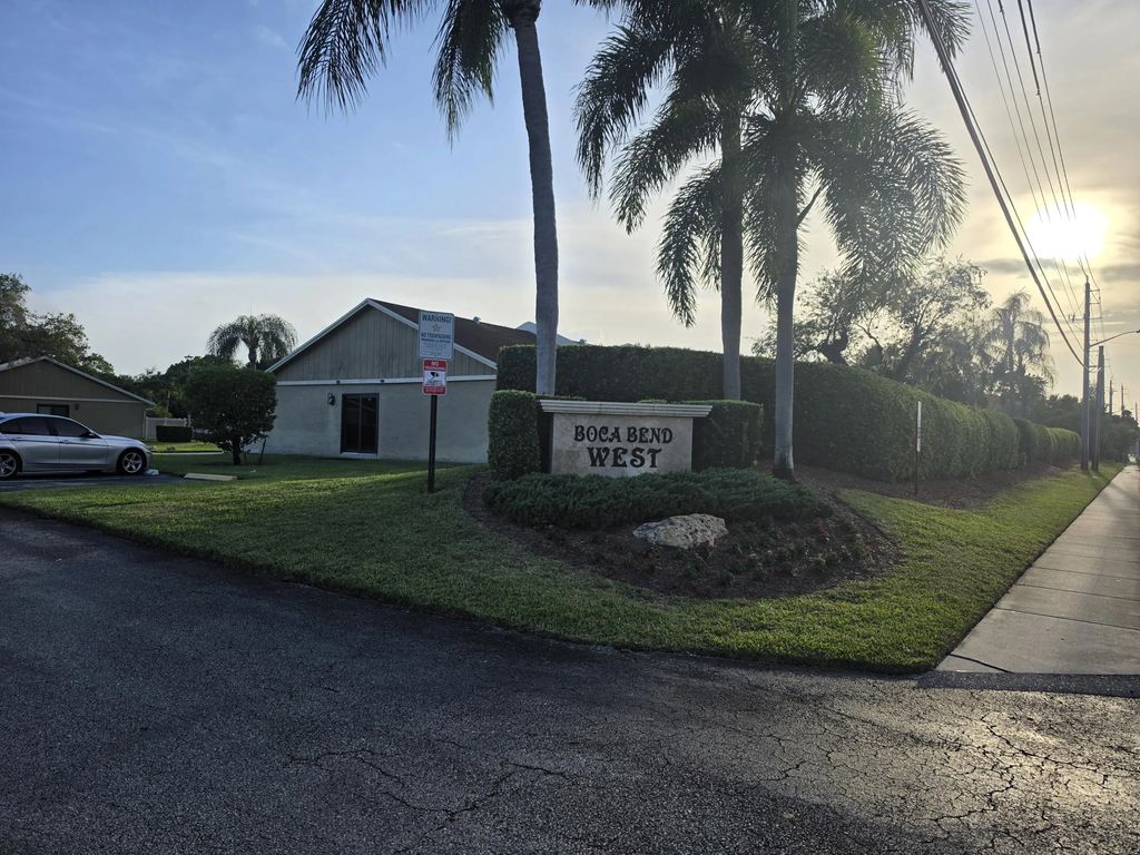 10295 Boca Bend W #l4, Boca Raton