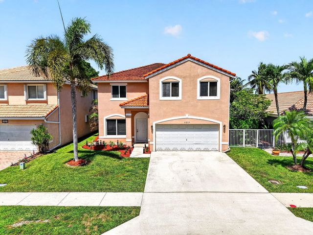 2 of 65 - 6233 Willoughby Circle, Lake Worth, FL