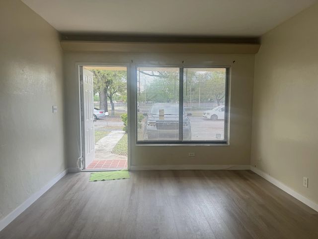2 of 36 - 2360 Nw 98th Street, Miami, FL