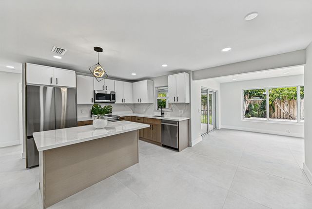 2 of 42 - 350 Ne 42nd Street, Oakland Park, FL