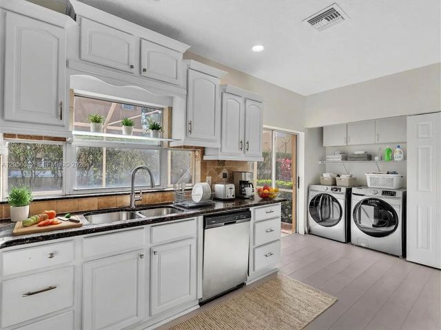 4 of 62 - 11407 Lakeview Drive, Coral Springs, FL
