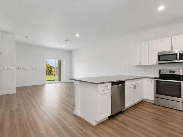 3 of 19 - 2224 Kenneth Avenue S, Lehigh Acres, FL