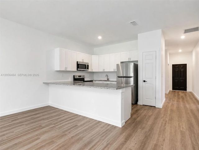 4 of 19 - 2224 Kenneth Avenue S, Lehigh Acres, FL