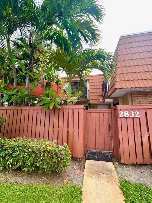 2832 Sw 12th Street, Deerfield Beach