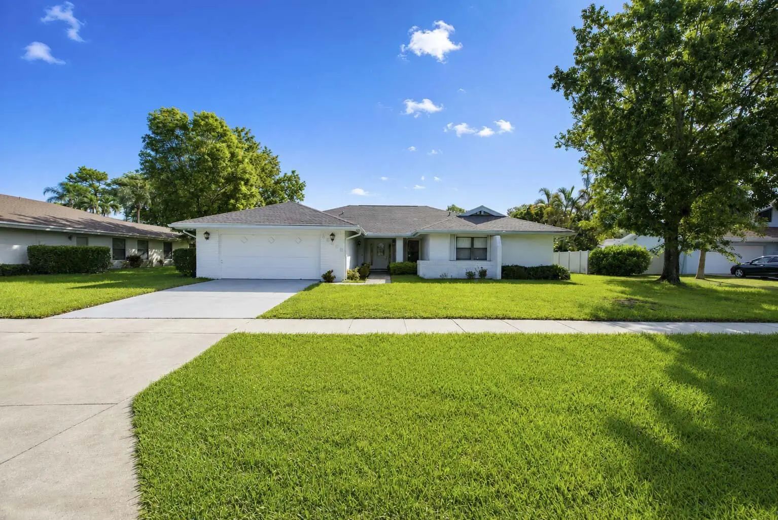 PINEWOOD EAST 2 OF WELLINGTON Real Estate listing B26054390, Wellington FL
