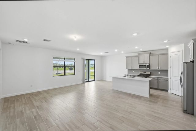 4 of 40 - 6669 Nw Heirloom Terrace, Port St. Lucie, FL