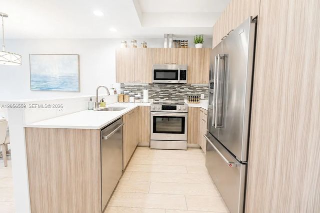 5 of 11 - 619 Meridian Avenue #4, Miami Beach, FL