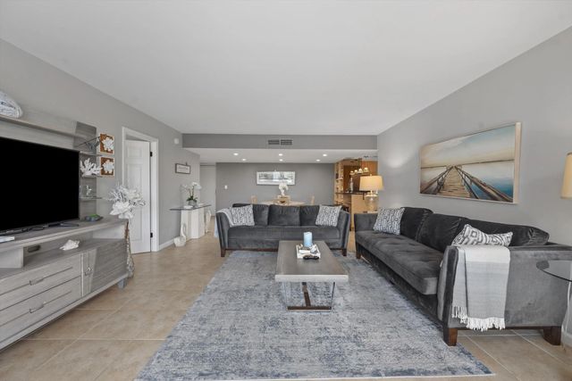 4 of 27 - 2860 S Ocean Boulevard #316, Palm Beach, FL