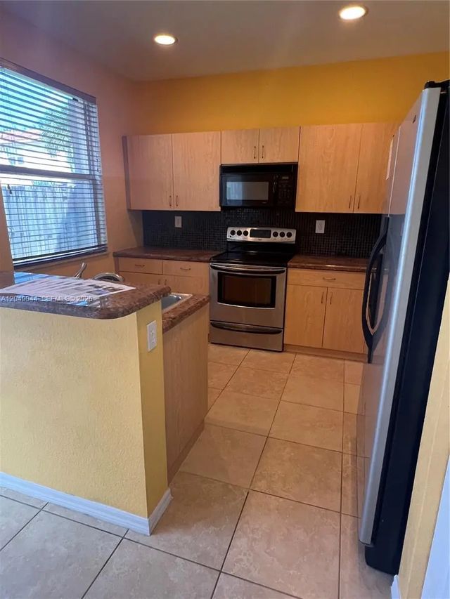 4 of 16 - 1430 Se 18th Place, Homestead, FL