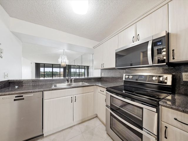 5 of 26 - 6539 Coral Lake Drive #403, Margate, FL