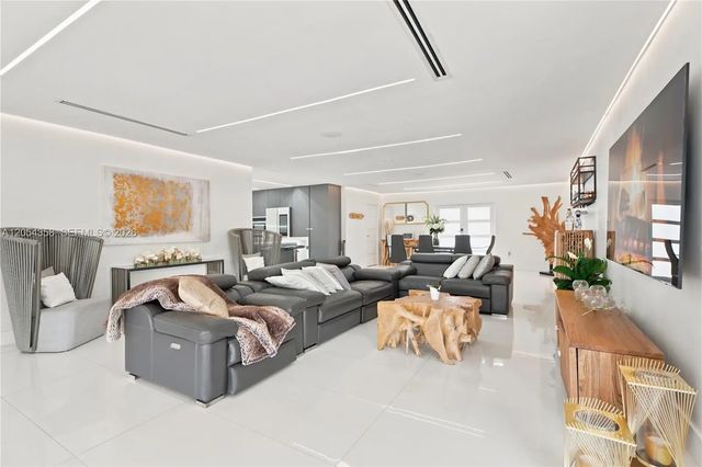 5 of 30 - 12930 Auralia Road, North Miami, FL
