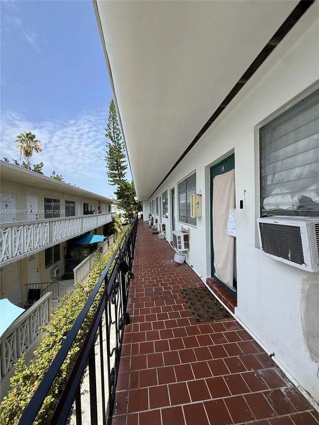 2 of 6 - 934 Meridian Avenue, Miami Beach, FL